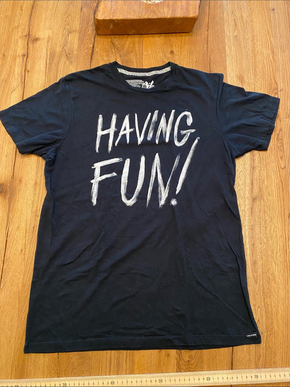 Vintage Volcom “Having Fun” mens tee